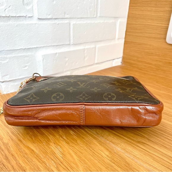 Louis Vuitton Authentic Monogram Clutch / Wristlet Bag - Picture 5 of 12